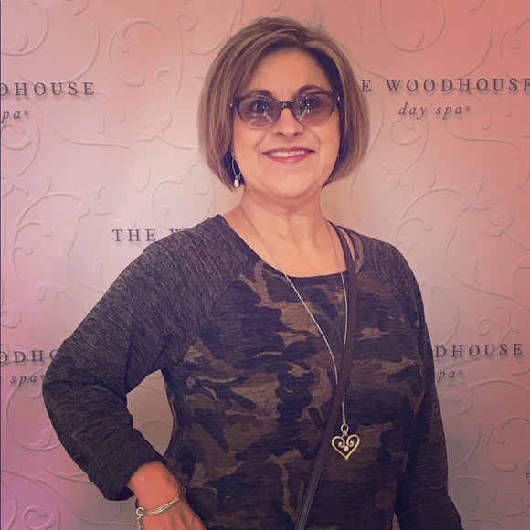 Meet your Posher, Belinda - Picture 1 of 1